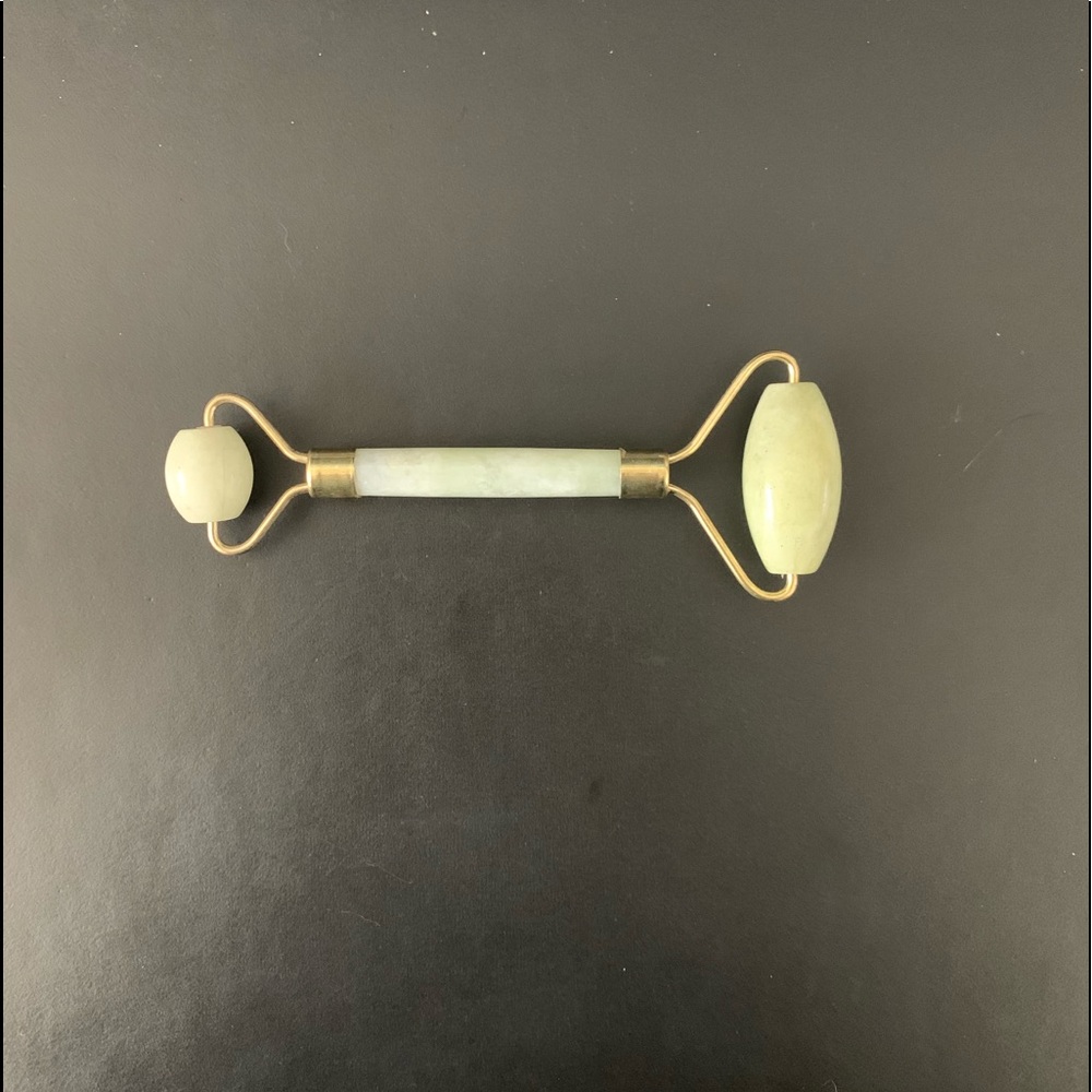Jade facial roller from Luna Nectar
